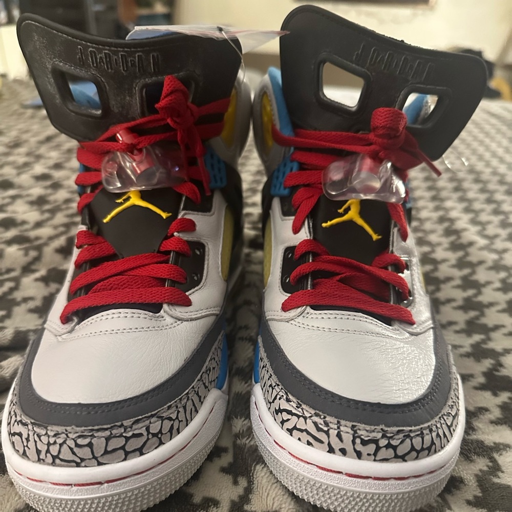 collectable jordan spizke mint in box. Dont wanna sell but need the money..